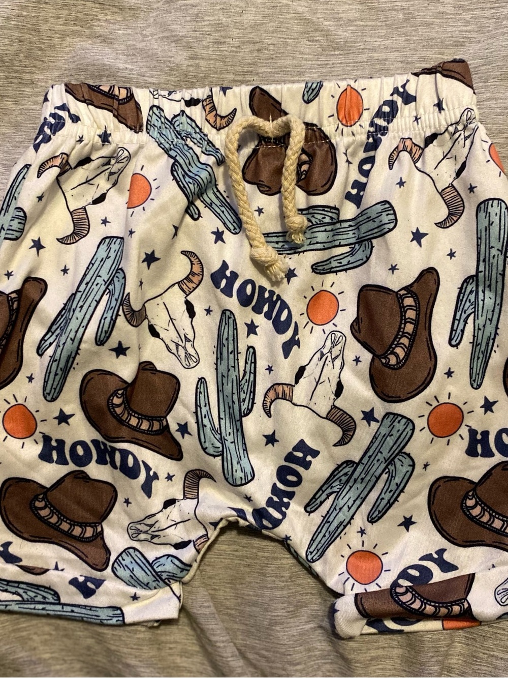 Source Unknown White Kids Shorts with Brown Cowboy Hat & Blue Cactus Print